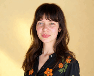 Profilbild von Julia Groth mit offenen Haaren